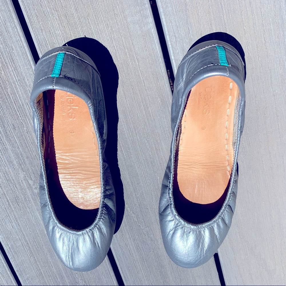 Tieks metallic grey size nine.  GUC minor scratches. See pics.  Lot of life left